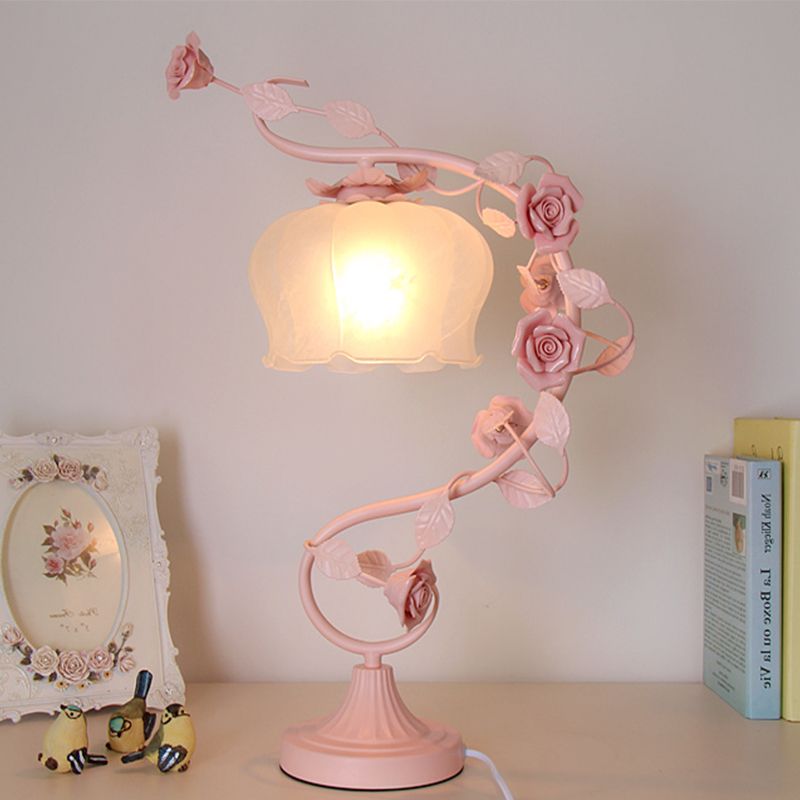 Pastoral Bloom Nachttischlampe 1 Glühbirne gefrostete weiße Glas Nachttisch Licht in Pink