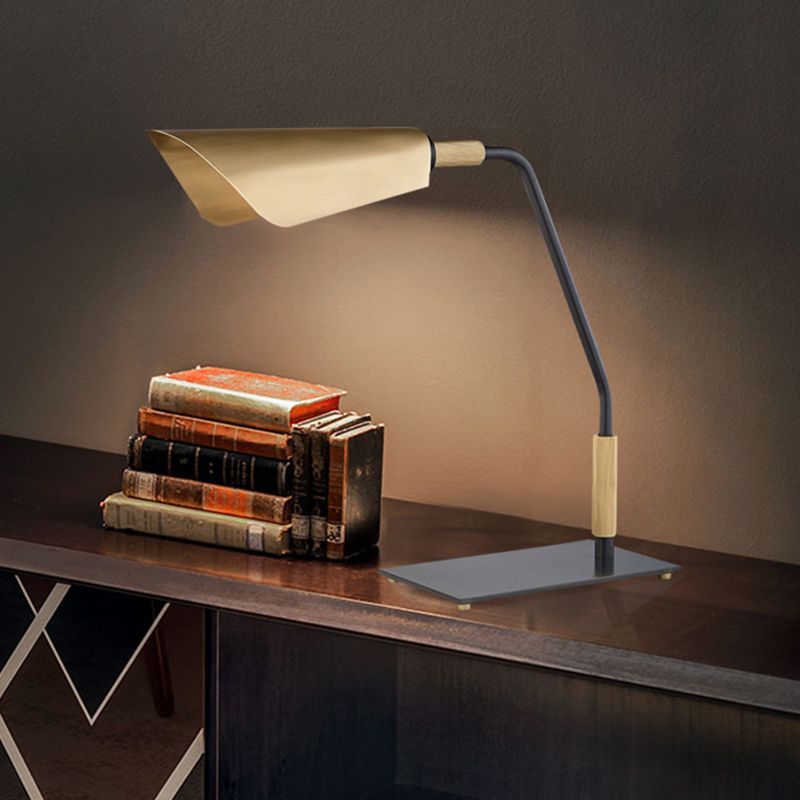 Roll Metal Study Light Colonialism 1 Bulbe Bedroom Night Table Lampe en or avec piédestal rectangle