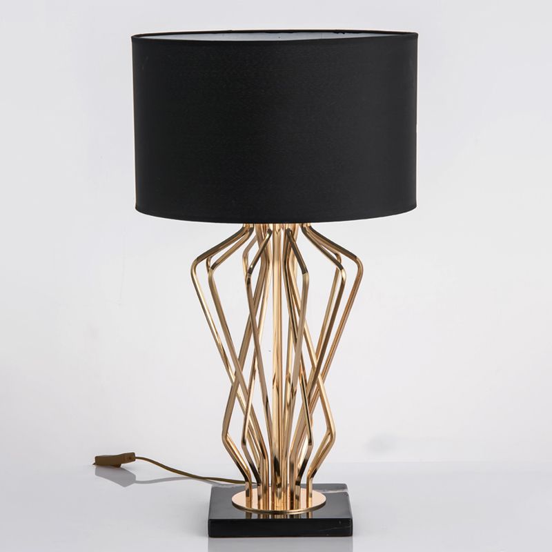 Acabado dorado Lámpara de mesa de metal de 1 bulbo de acabado con cilindro negro/blanco