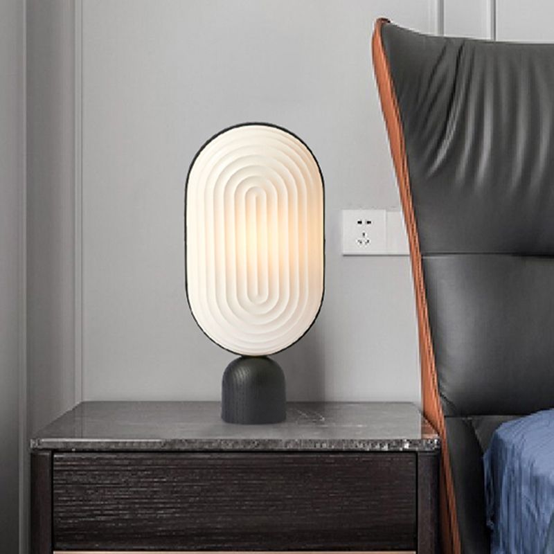 Zeitgenössische LED -Nachttischlampe Weiß längliches Lesebuch Licht mit Harzschatten