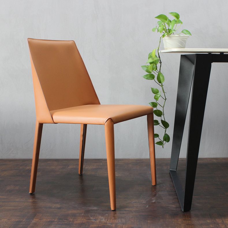 Chaise contemporaine à dossier solide, chaise en cuir de 18 pouces de large avec 4 pieds en métal pour la maison