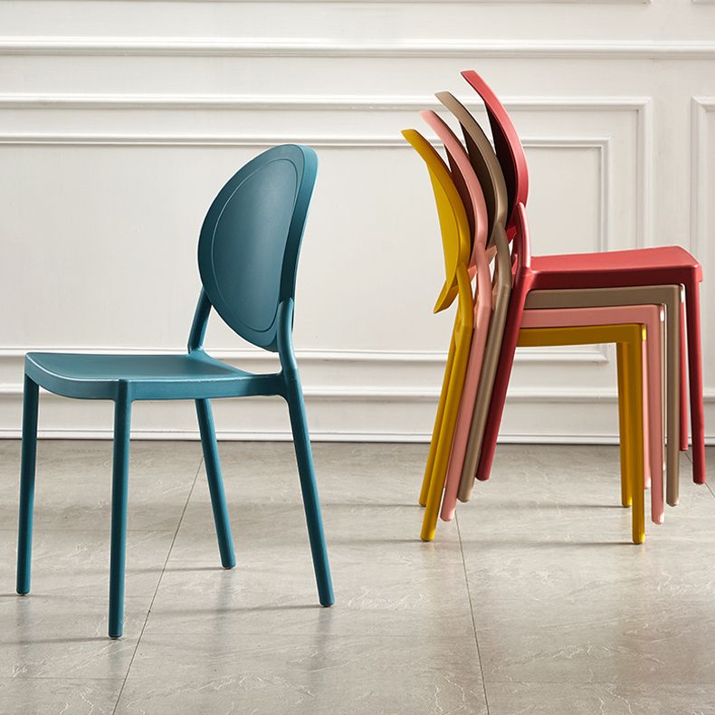 Sillas de comedor escandinavas de plástico sin brazos, sillas auxiliares apilables (juego de 4)