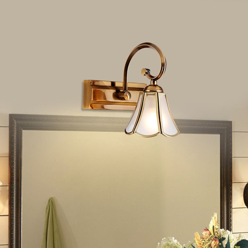 Milchglas überbackener Waschtischlampe Kolonialstil 1/2/3-Kopf-Badezimmer-Wandbeleuchtung in Gold