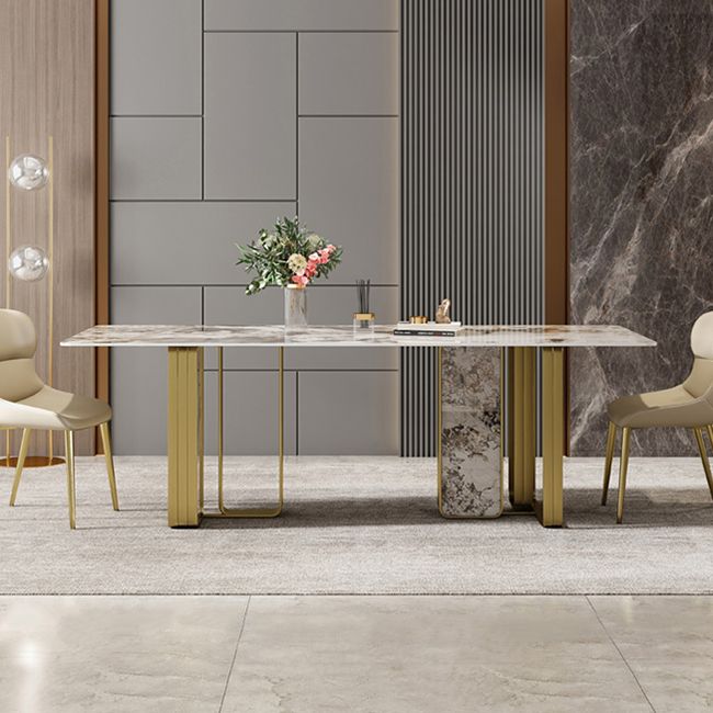 Mesa de comedor rectangular de piedra sinterizada de lujo con pedestal doble dorado