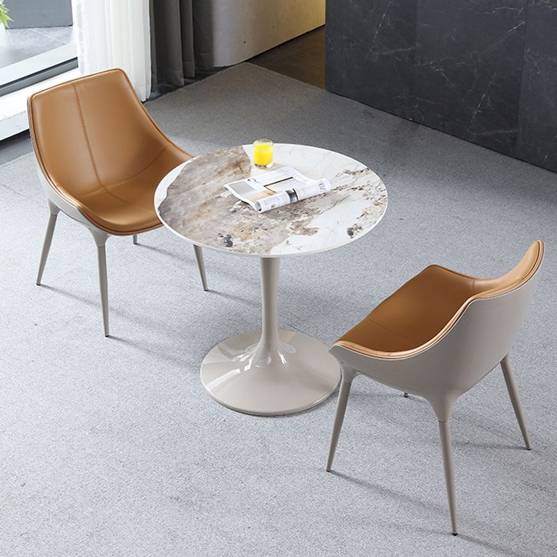 Ronde eigentijdse eettafel in bruintinten Vaste tafel van gesinterde steen
