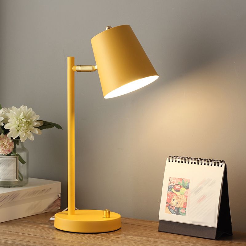 Lámparas de mesa nocturna de estilo macarrón Barril de 1 luz de dormitorio luces de noche con sombra de metal
