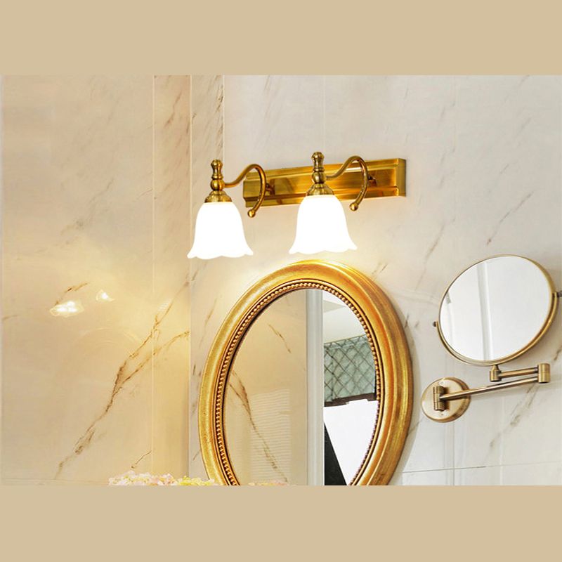 Illuminazione a parete svasata oro tradizionale lampada a parete da bagno in vetro