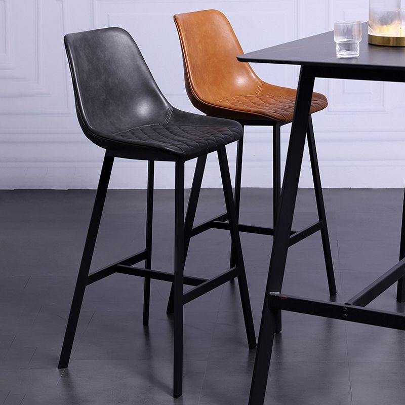 Taburete de bar con respaldo bajo de cuero envejecido, taburete alto industrial para interiores con asiento tipo cubo