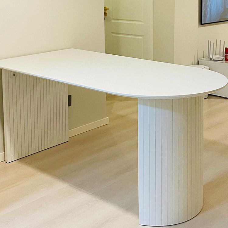 Eigentijdse huis dennen vaste houten eettafel vrije vorm tafel met dubbele voetstukbasis