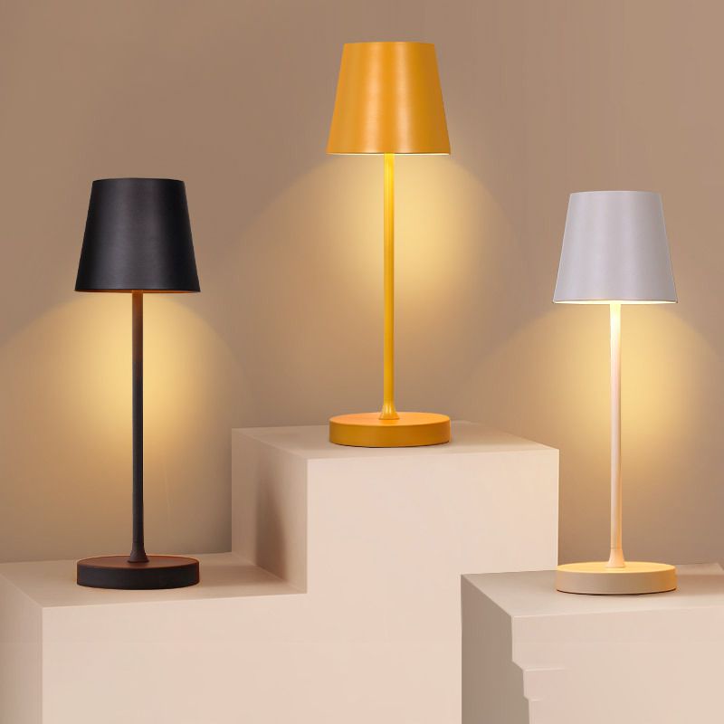 Moderne Stilkegelform Table Beleuchtung Metall 1 Leuchttischlampe für Bett