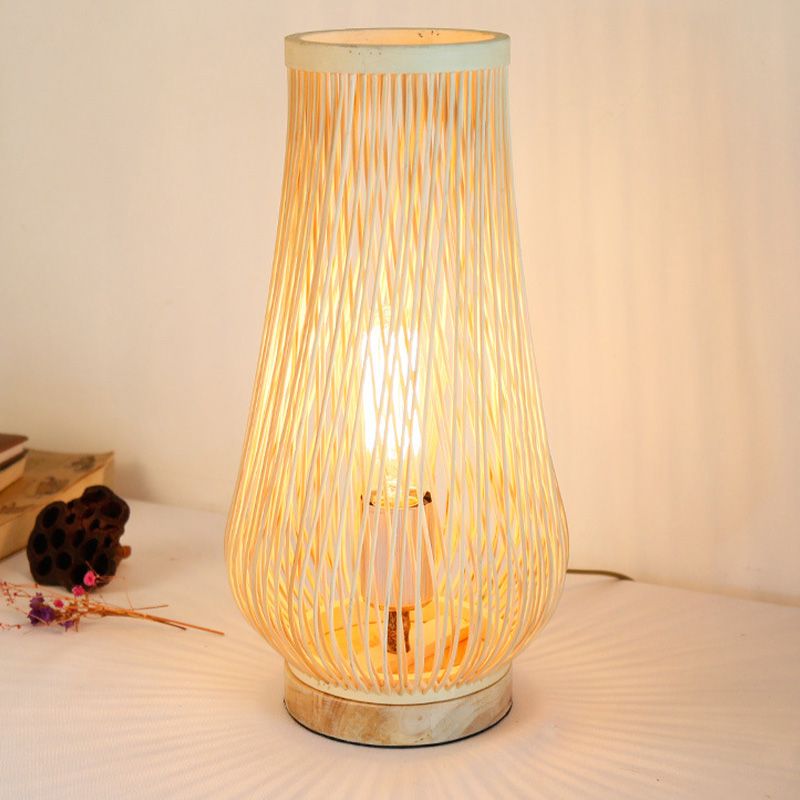 Lampada da tavolo per camera da letto a testa singola Lampada da scrivania beige in stile asiatico con paralume in bambù a goccia