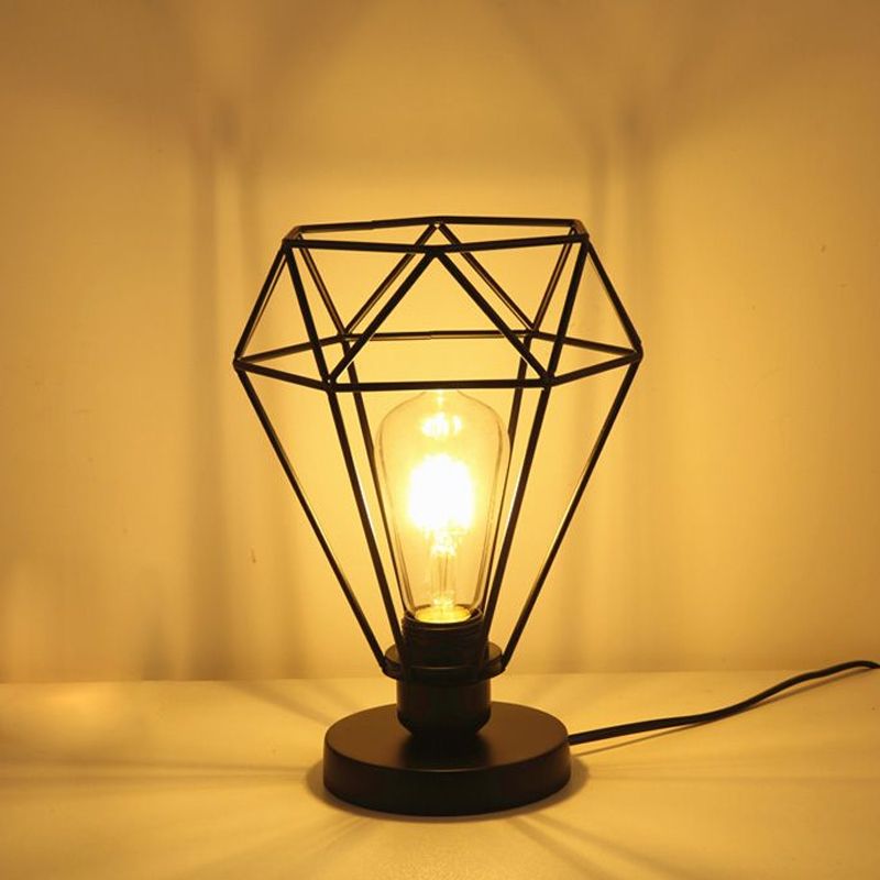 Industriestil Drahtschutztischlampe mit Diamant Schatten 1 Kopf Metallic Tischbeleuchtung in Schwarz