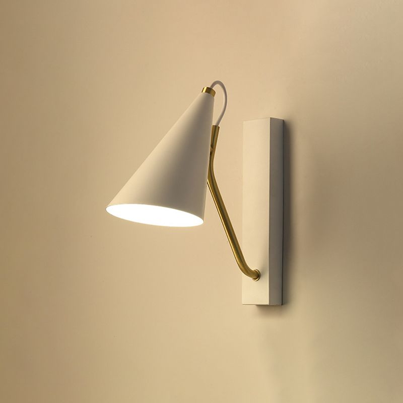 Moderna lampada a parete conica a parete singola creativa a parete singola per camera da letto