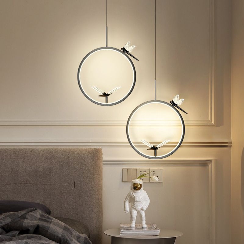 Anillo y libélula Led colgante artística simple acrílico lámpara colgante de la cama colgante