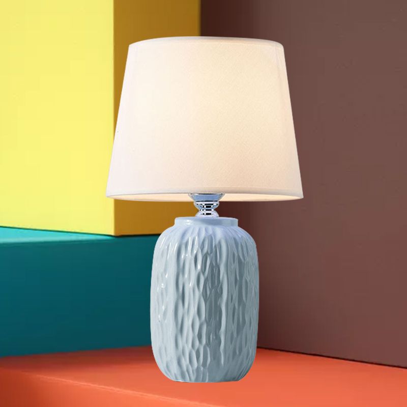 Einzelhämmerinkeramik Nachtlampe moderne rosa/blau/gelbe ovale Tischbeleuchtung mit sich verjüngter Lampenschirm