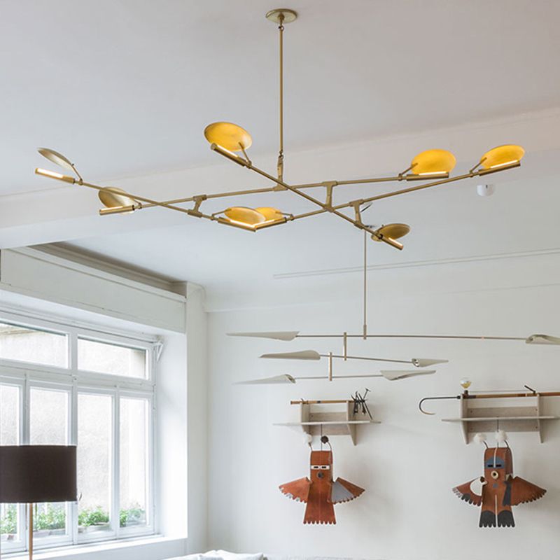 Black and Gold Spoutnik Chandelier Postmodern 8-Light Metal Hanging Light avec une teinte ronde