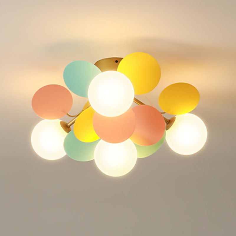 Petali eleganti Nordic Lampada del soffitto in vetro bianco camera da letto semifulò