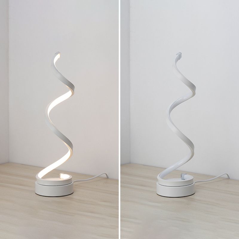 Lampada da tavolo moderna e minimalista a LED Lampada da tavolo lineare in alluminio con paralume in silicone