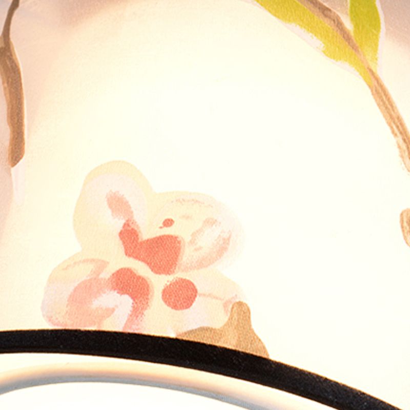 Traditionelle geometrische halbspüchen Deckenleuchte in der Nähe des Deckenlichts