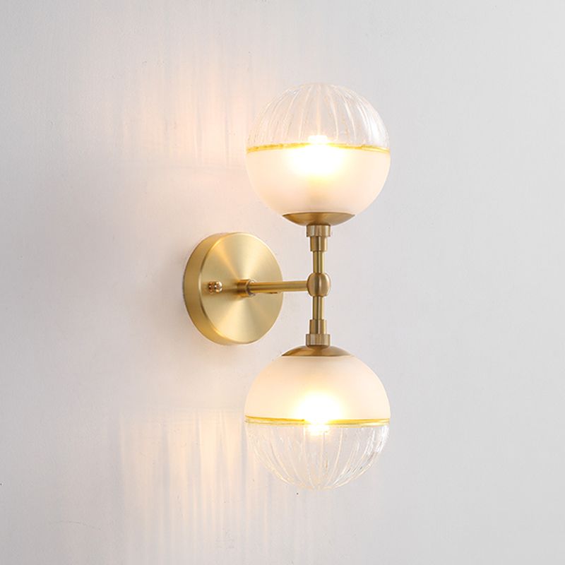 Modernisme bolvormige wandverlichting Frosted glas 2 bollen SCONCE LICT -armatuur in messing