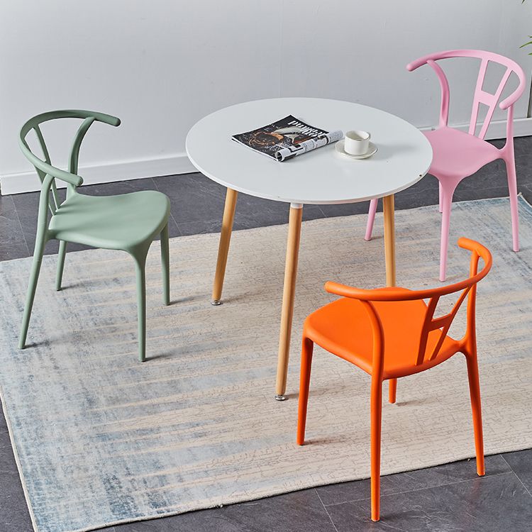 Chaise de salle à manger en plastique de style moderne, chaise d'appoint empilable sans accoudoirs pour la cuisine
