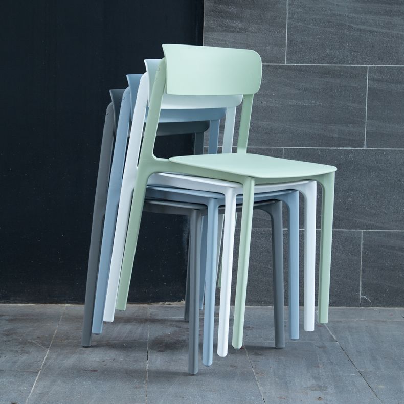 Sillas contemporáneas de comedor y acento Silla lateral con respaldo abierto de plástico con acabado mate