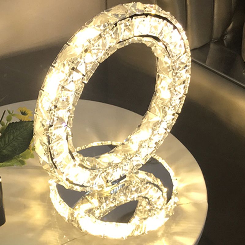 Lampada da comodino con finitura in metallo cromato, lampada da notte modernista a forma di cuore amorevole/rotonda a LED con accento di cristallo per comodino