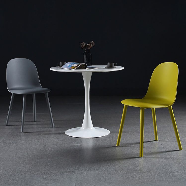 Chaise d'appoint de salle à manger scandinave en plastique, finition mate, chaise de salle à manger Parsons (Ensemble de 4)