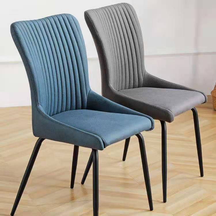 Leder-Skandinavischer Hotel-Beistellstuhl Parsons 18,5'' breiter Esszimmerstuhl mit schwarzen Beinen