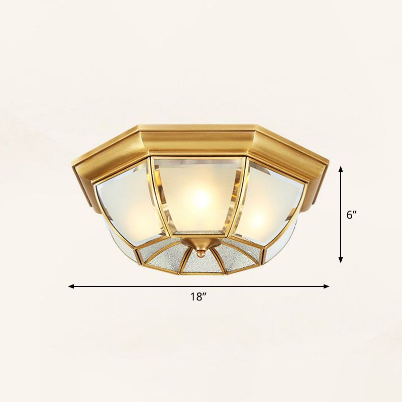 Lampe montée au plafond au fini laiton, style colonial, verre givré, abat-jour encastré