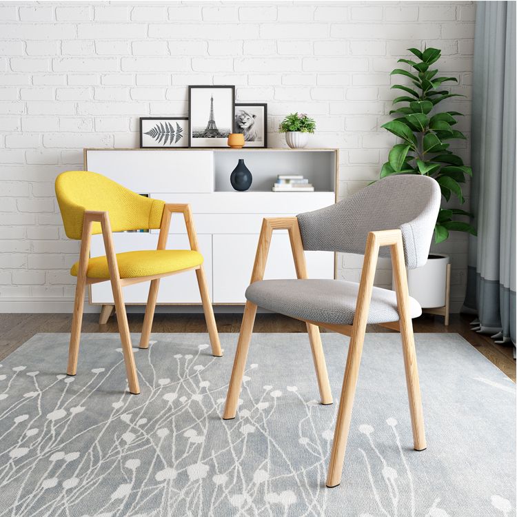 Chaise de salle à manger tapissée au fini mat de chaise à dossier ouvert contemporaine