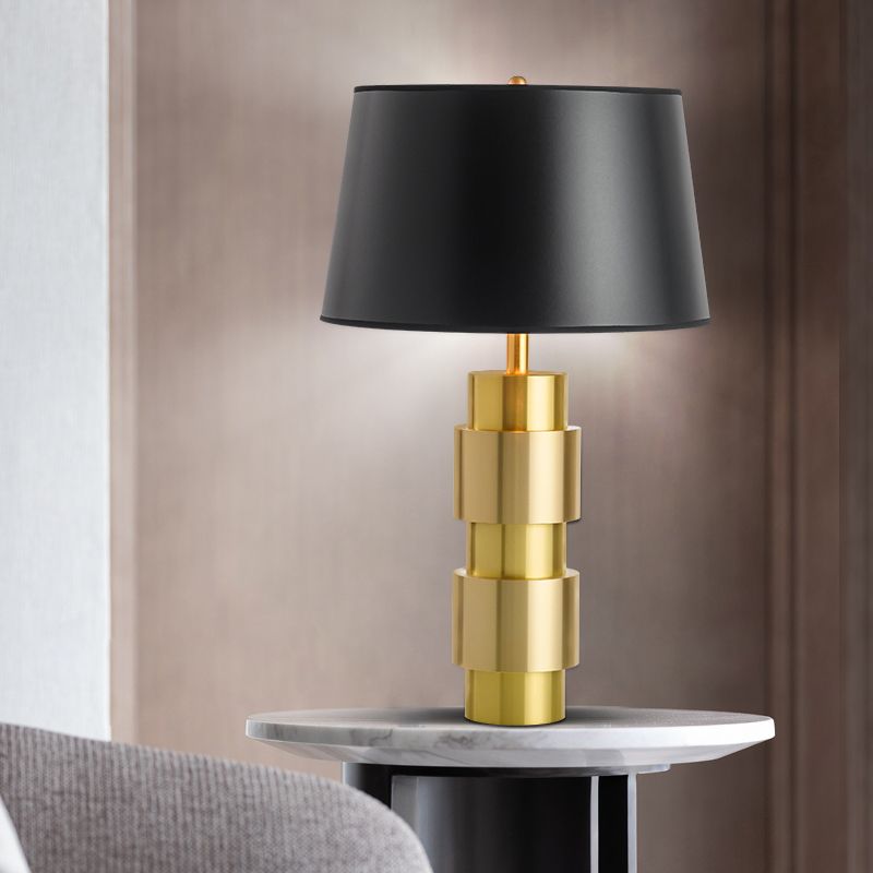 Illuminazione notturna da letto in 1-bulbina Minimalismo Black Metal Table Light con tonalità in tessuto a botte