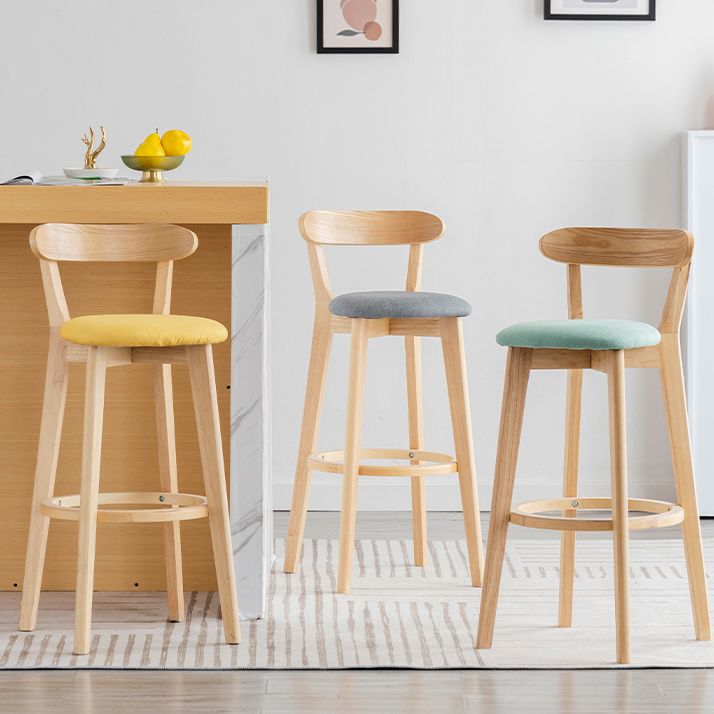 Moderner Thekenhocker ohne Armlehnen, Holz, Milchteeladen-Barhocker mit Pedal