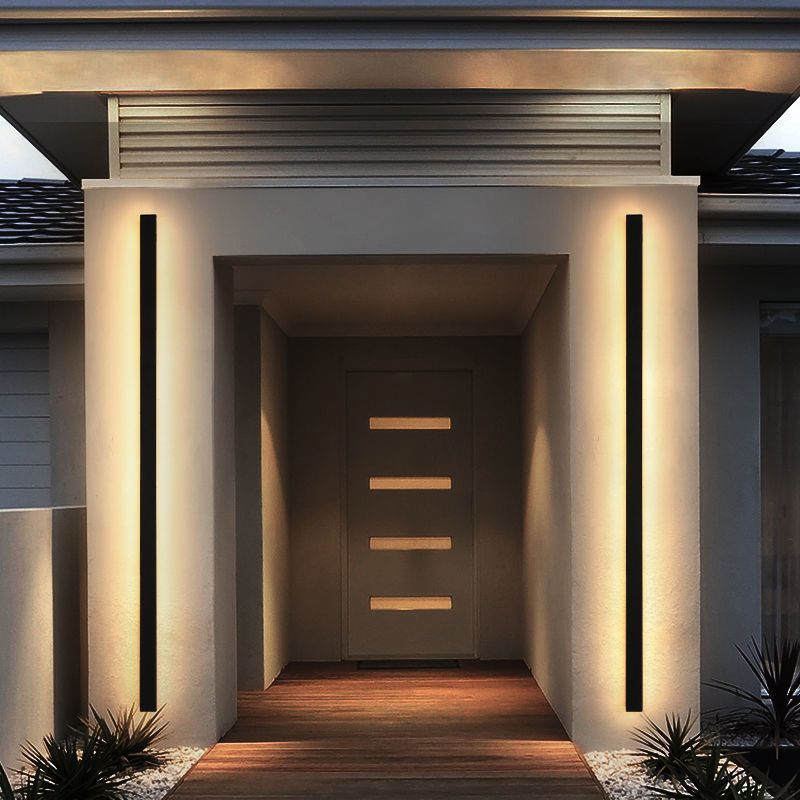 Linear Shape Wall Mount Lamp Modern Style Metal Sconce Lamp in Black for Exterior Wall