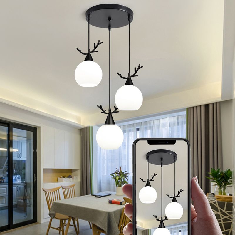 Modern Creative Creative Creative Light Lampade in ferro laccata lampada appesa con tonalità di vetro bianco