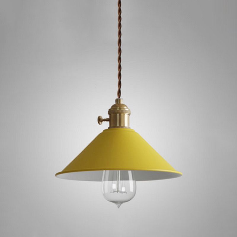 Forme de cône en métal Lumières suspendues modernes à 1 lumière suspendue à support pour salle à manger