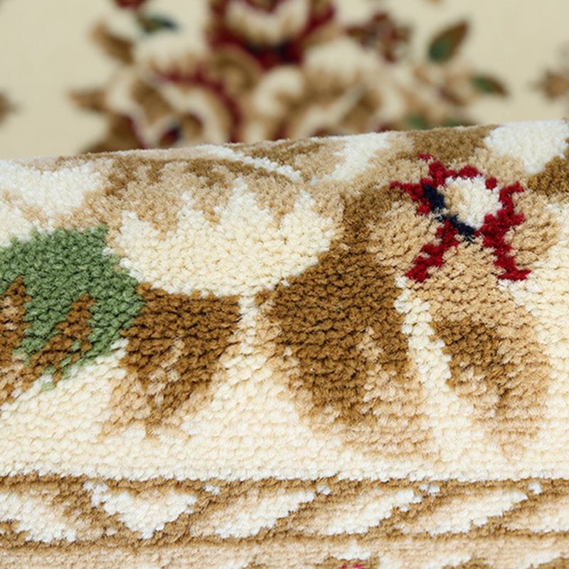 Traditional Flower Pattern Carpet Polyester Indoor Rug Stain Resistant Area Carpet for Living Room