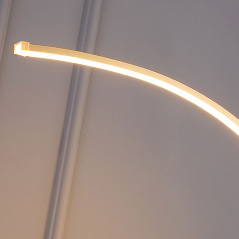 Luce di pavimento in metallo a forma lineare Stile moderno Luce a pavimento singolo montato