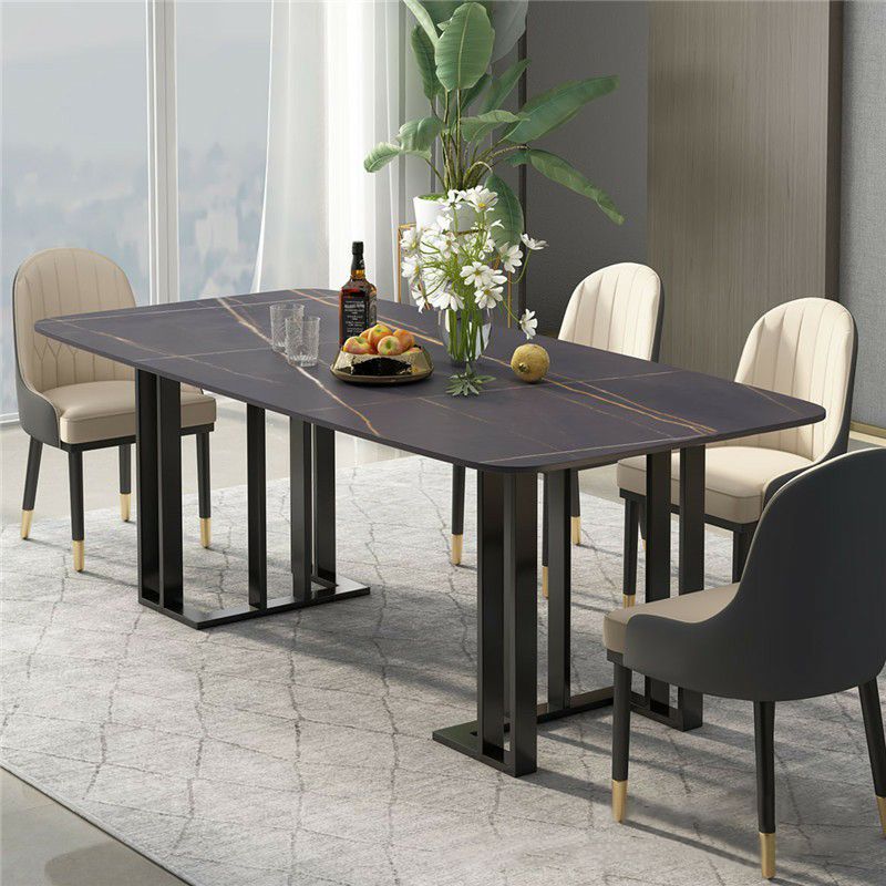 Set di sala da pranzo nera moderna di pietra sinterizzata con tavolo rettangolo e set da pranzo a base di metallo