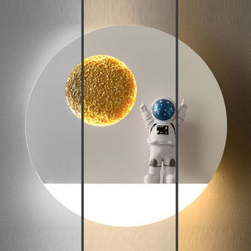 Creative Astronaut Wall Light Modern Style LED Wall Light Fixture for Bedroom