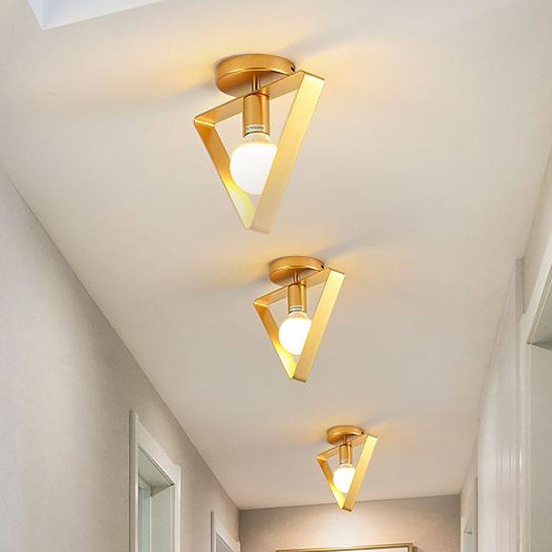 Lámpara de techo de montaje semiempotrado de 1 luz nórdica de metal con pantalla triangular/cuadrada/redonda en oro para pasillo