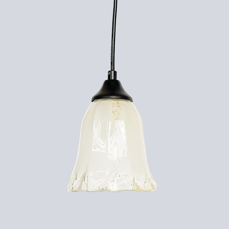 1 salon léger suspendu léger moderniste noir avec une teinte en verre blanc floral