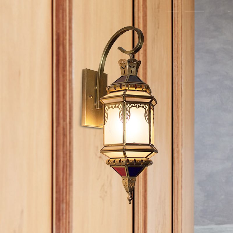 Metalen lantaarn SCONCE LICHTING Arabische Arabische hand Gemmuur gemonteerde lamp in messing met opaalglasschaduw