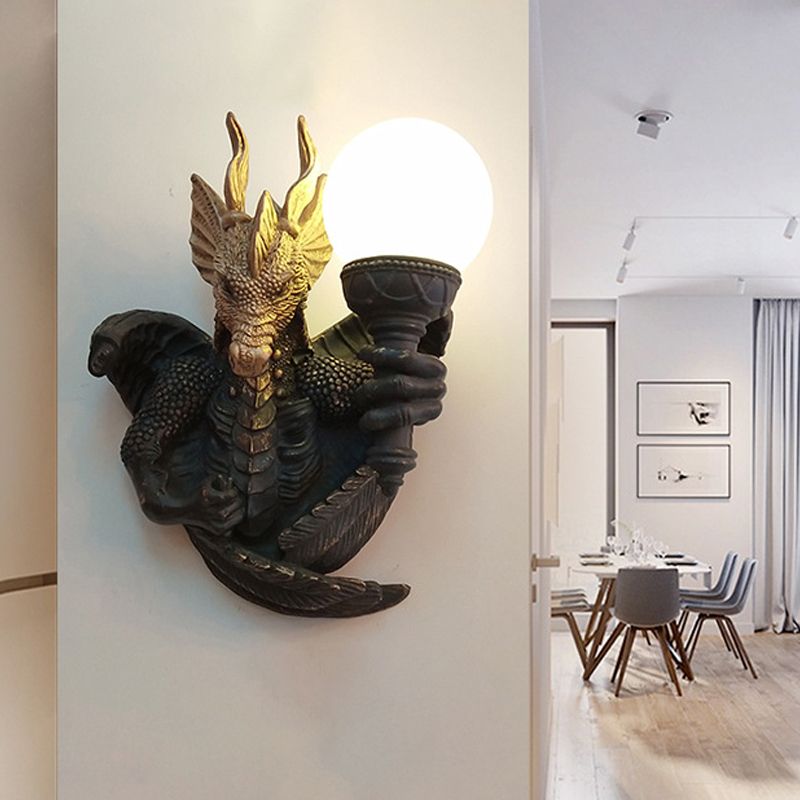 Lámpara de pared negra de vidrio crema Globo 1 Bulbo Luz de apliques tradicional con placa de retroceso de resina de dragón