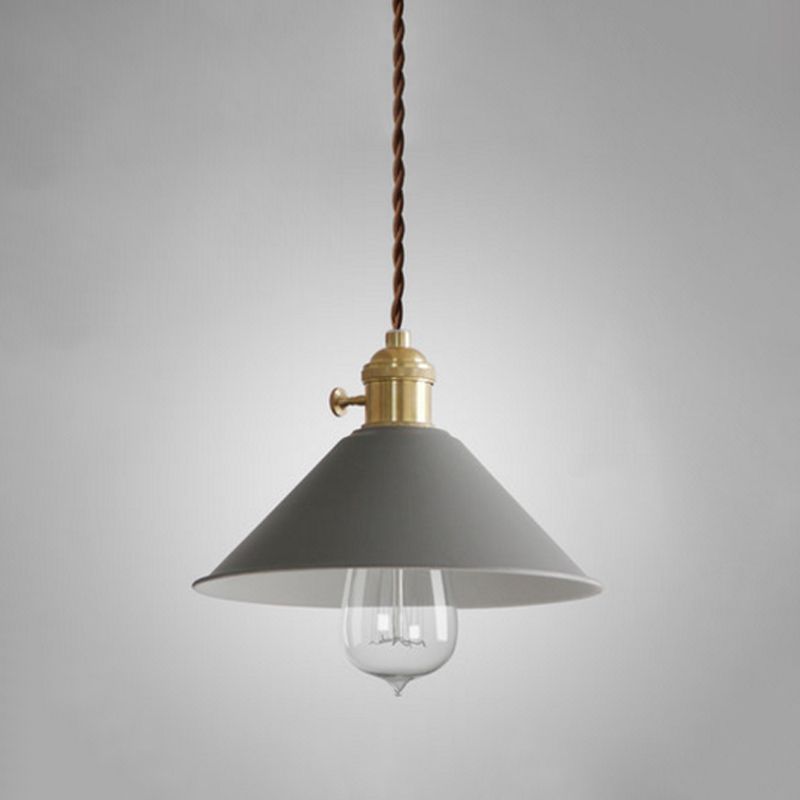 Forme de cône en métal Lumières suspendues modernes à 1 lumière suspendue à support pour salle à manger
