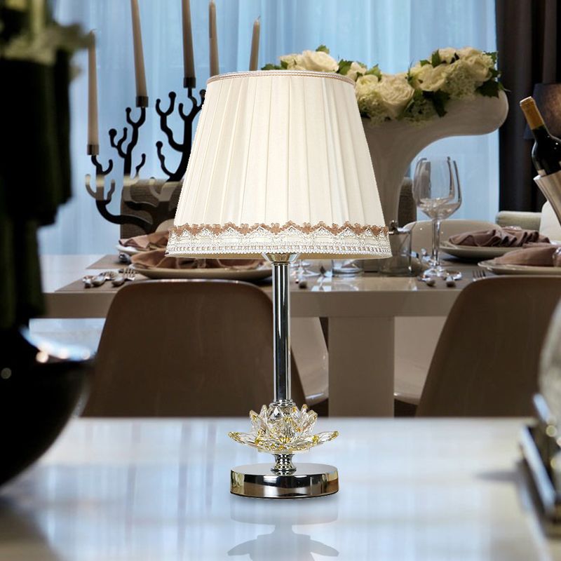 Mesa de noche de dormitorio de barril Luz de estilo de estilo tradicional 1 lámpara de mesita de noche blanca clara con acento de cristal
