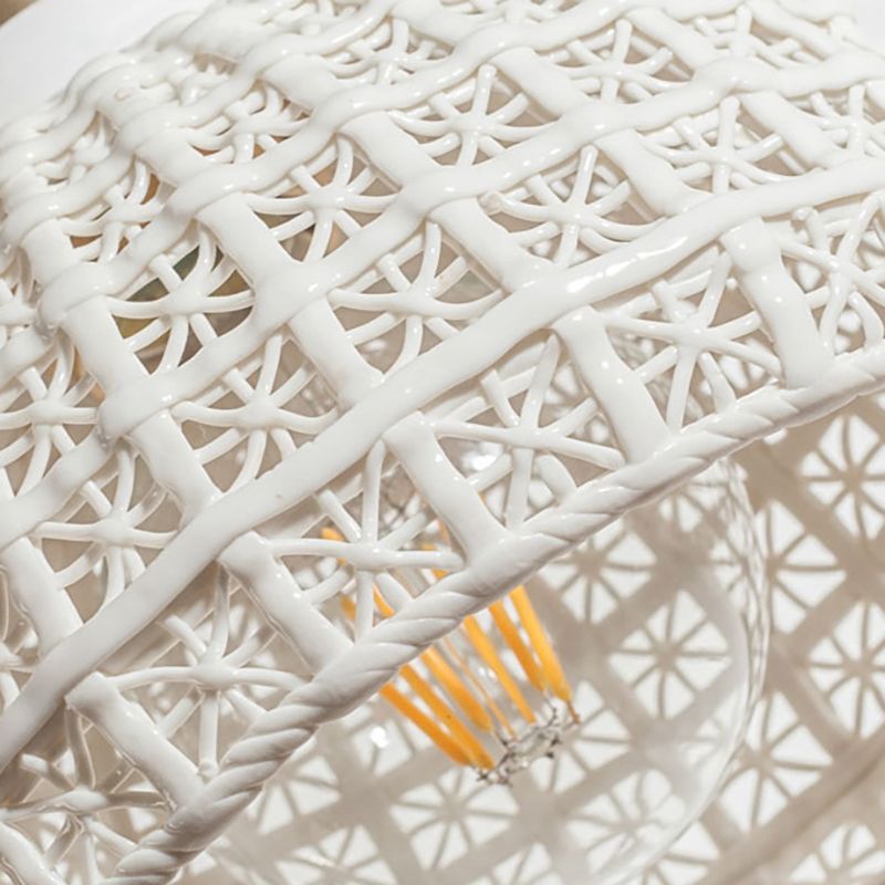 Moderner gewölbter Korbanhänger Lampe Keramik 1 Kopf weiße Hanglampe für den Küchenflur