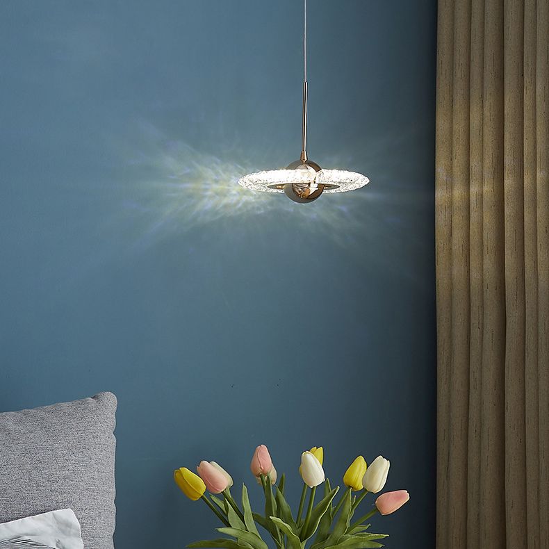 Gold geometrische LED-LED-Anhänger Licht im modernen Luxusstil Zine-Alloy-Hanglicht mit Acrylschatten