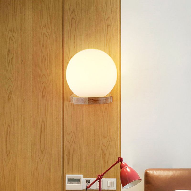 Prontoni contemporanei di vetro bianco e parete in legno una lampada montata a parete bub per soggiorno