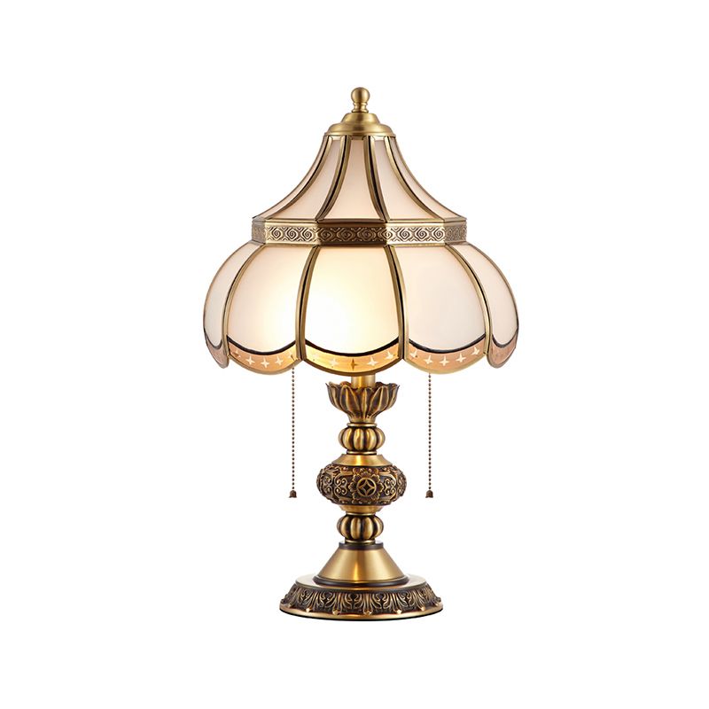 Lampada da banco notturna in ottone smerlato tradizionale vetro bianco a 2 bulbina leggera con interruttore a catena a trazione